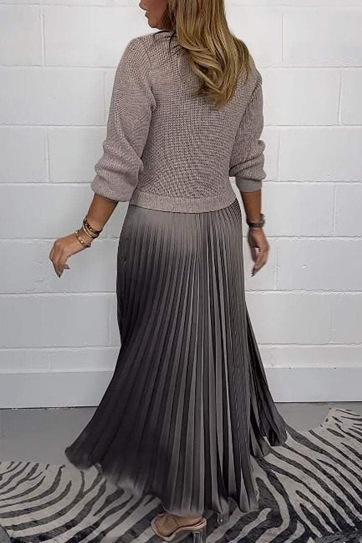Halter | Maxi dress with sweater and pleated skirt