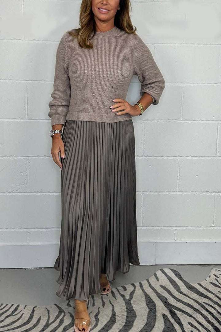 Halter | Maxi dress with sweater and pleated skirt