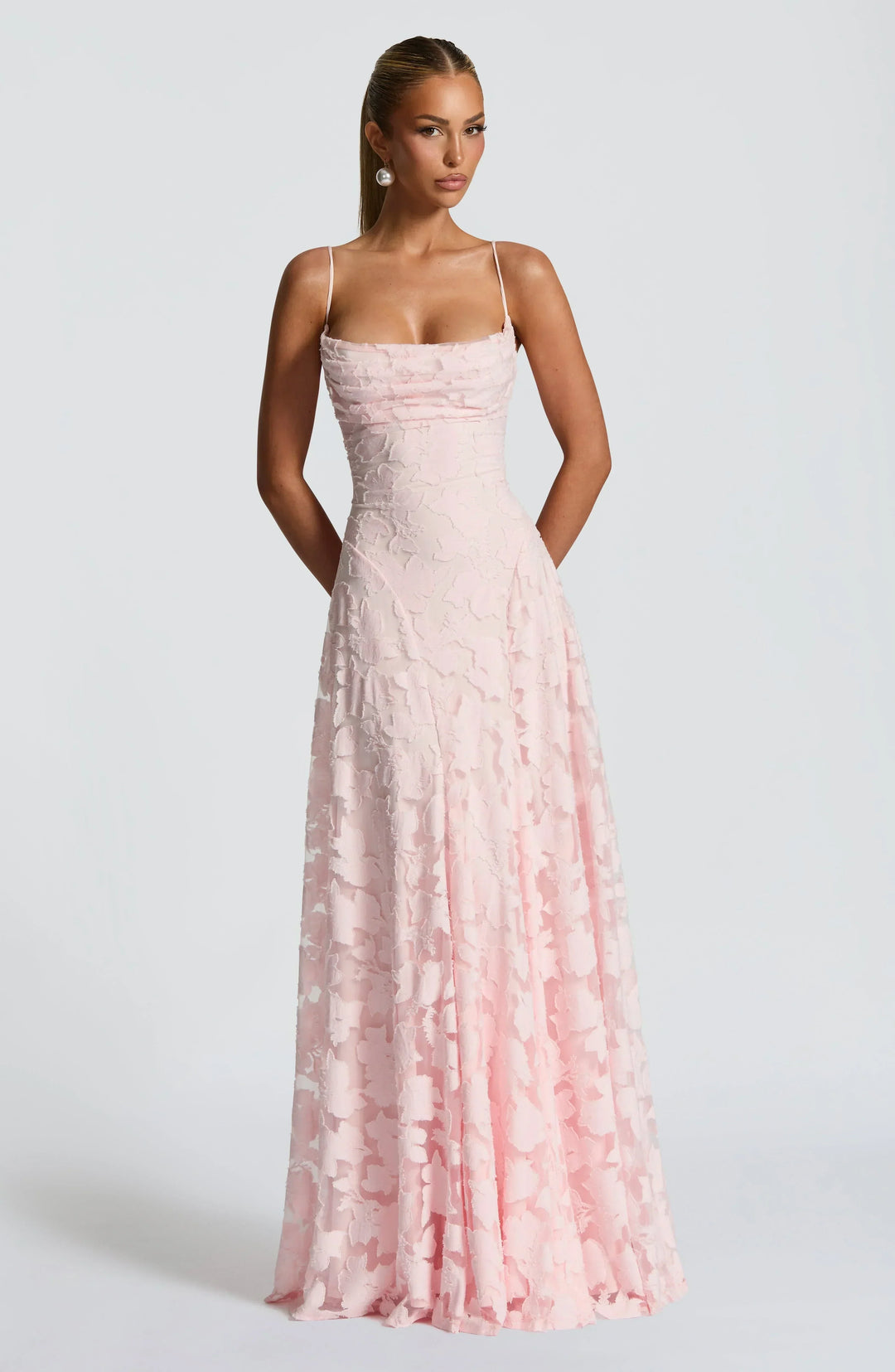 Amber Léon | Elegant Dress