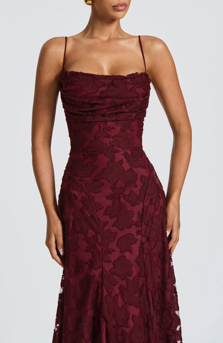 Amber Léon | Elegant Dress