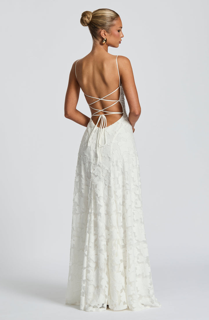 Amber Léon | Elegant Dress