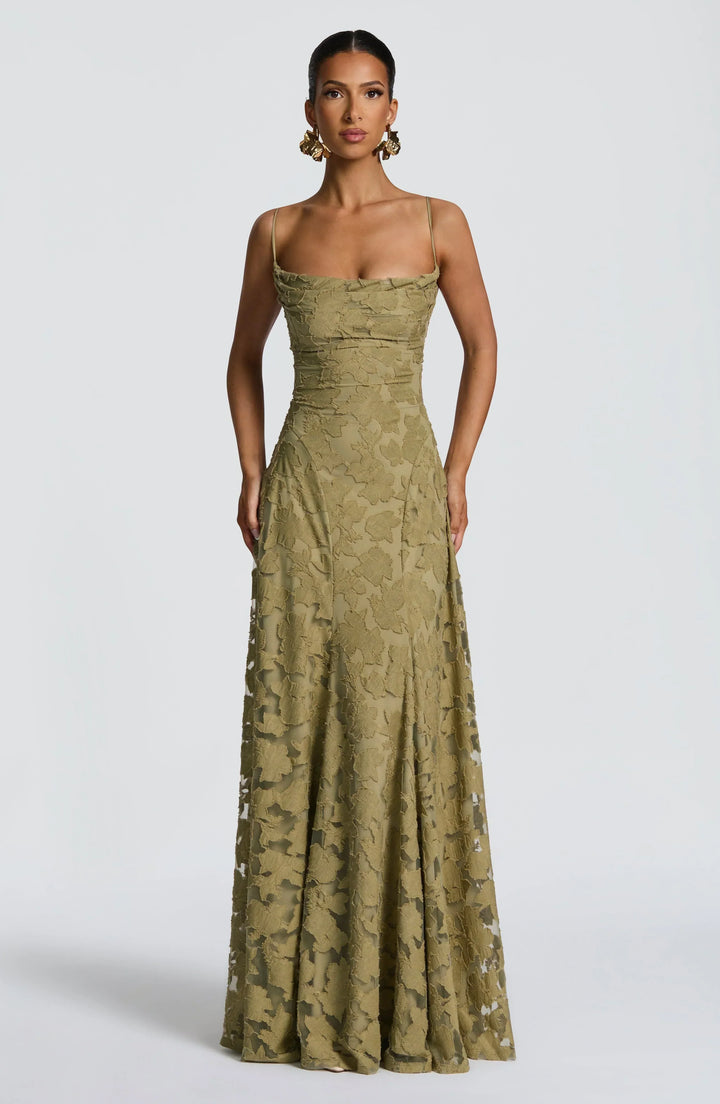 Amber Léon | Elegant Dress