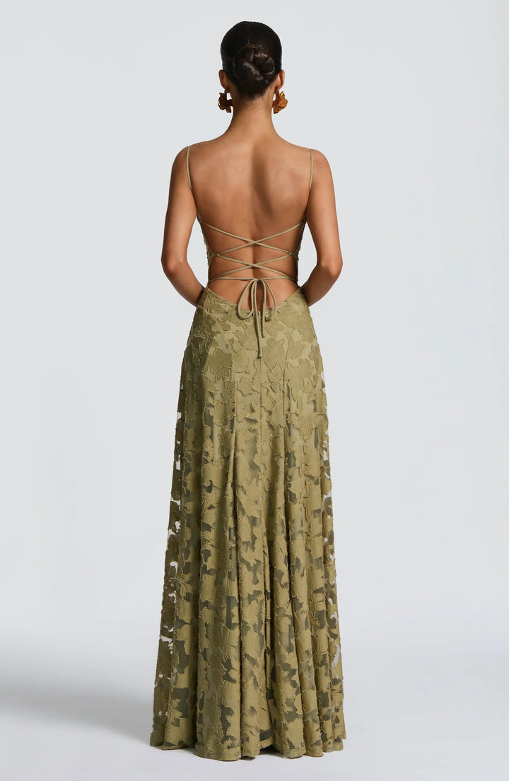 Amber Léon | Elegant Dress