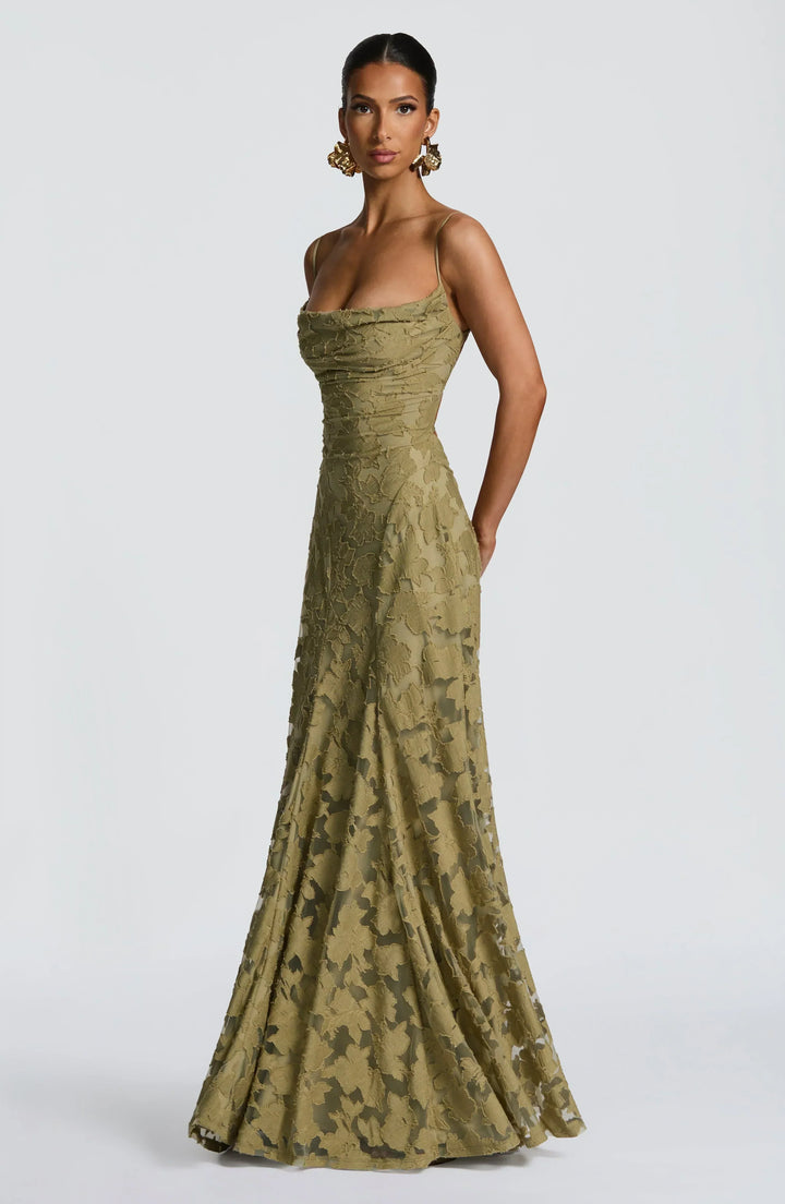 Amber Léon | Elegant Dress